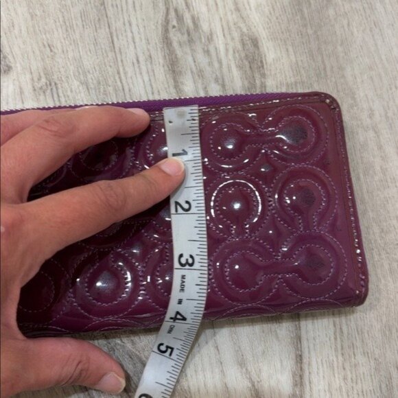 Coach Purple patent leather zip wallet flawed - Picture 5 of 9
